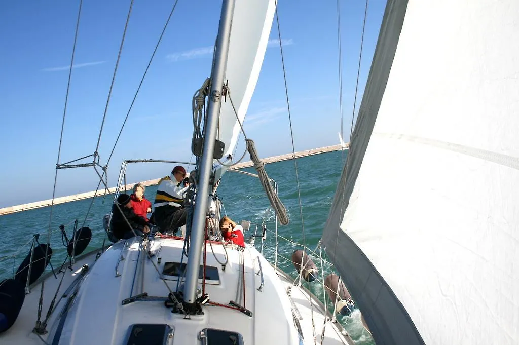 *** Botel Hotel Waypoint Azzurra Bari Italia